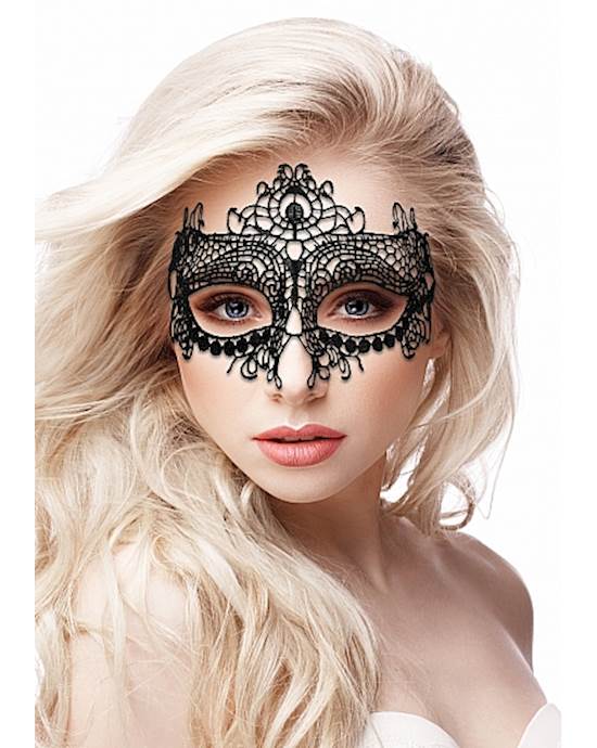 Queen Lace Mask 